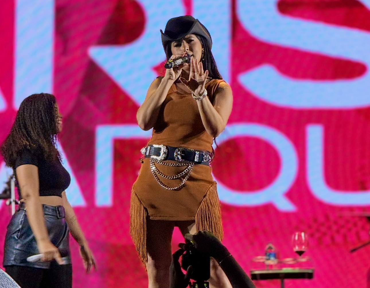 Imagem de Show de Larissa Marques no Largo do Pelourinho bate recorde de público no encerramento da festa