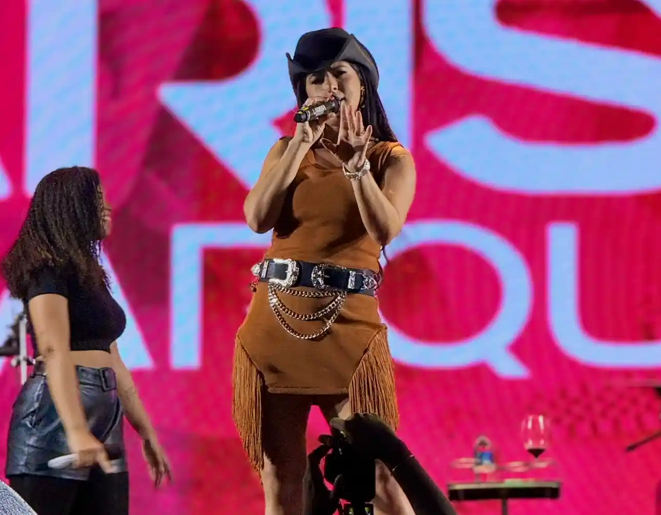 Imagem de Show de Larissa Marques no Largo do Pelourinho bate recorde de público no encerramento da festa